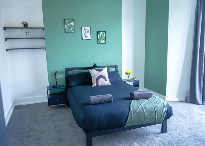 7 Spacious Rooms In Central Swansea - Great For Groups